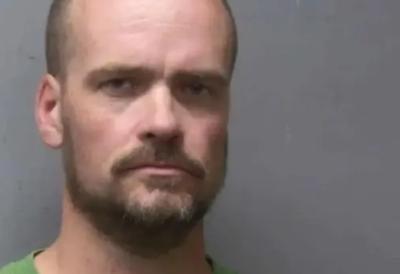 (FOTO) U kući horora pronađeno više od 4.000 nedozvoljenih snimaka dece: Osumnjičeni izdavao posed pa tajno snimao goste tokom privatnih trenutaka - policija zatekla užas tokom pretresa