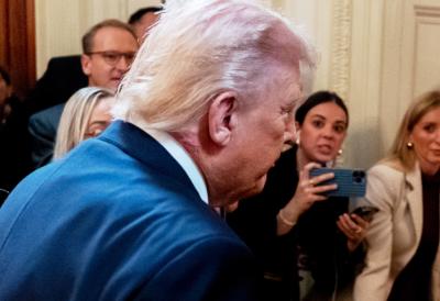 U jeku rata, svi bruje o KRASTI na Trampovom vratu: Ogromna rana pokrenula spekulacije, odmah se oglasila Bela kuća - ovo je njihovo objašnjenje