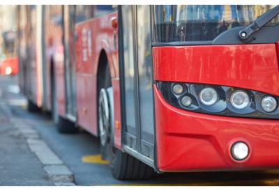 Horor na ulici: Dečak (13) završio pod točkom autobusa
