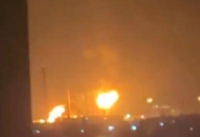 (VIDEO) Ukrajinci udarili na naftu rafineriju, eksplozije odjekivale tokom noći u Krasnodarskom kraju: Uništena glavna jedinica za preradu, dronovima zasuli ključna mesta