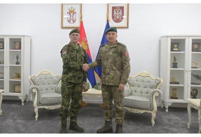 Beograd traži veću budnost KFOR‑a: General Mojsilović razgovarao o bezbednosnoj krizi na KiM