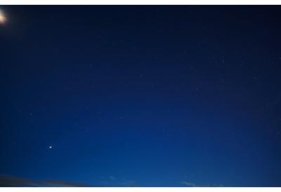 (VIDEO) Misterija iznad Njujorka: Svetleće kugle jurile nebom, snimak zbunio građane