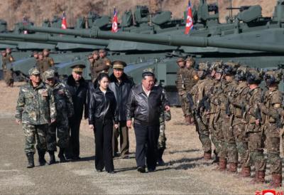 Ćerka Kim Džong Una provozala lidera u tenku: Posle pucanja iz pištolja, usledile su vojne vežbe - Korejske vlasti nisu potvrdile njeno ime, ni godine