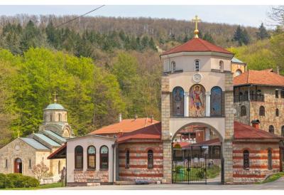 Skandal u manastiru Tresije: Pijan jeromonah pretio smrću igumanu, policija  ga uhapsila