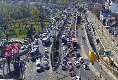 Na Autokomandi nema gde da padne igla: Gužve u saobraćaju paralisale Beograd, iako je radno vreme uveliko počelo - Evo u kojim delovima grada je potpuno prohodno