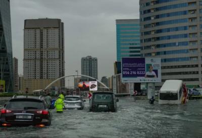 Apokaliptični prizori u jednom od najbogatijih gradova sveta: Sve je pod vodom (FOTO)