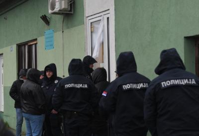 Opsadno stanje u Kuli: Veliki broj policajaca, opozicija se okupila ispred više objekata