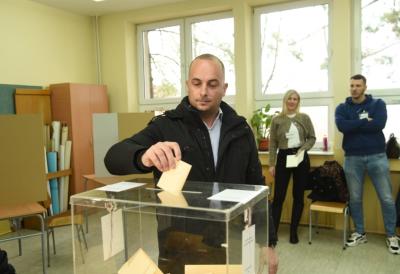 Goran Orlić glasao u Aranđelovcu: Nosilac liste oko SNS obavio građansku dužnost