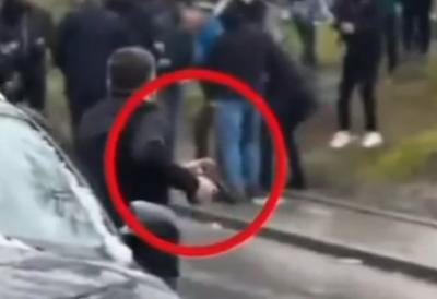 Policija pretresla stan čoveku koji je nosio pištolj u Bajinoj Bašti na izborima: Evo šta je pronađeno