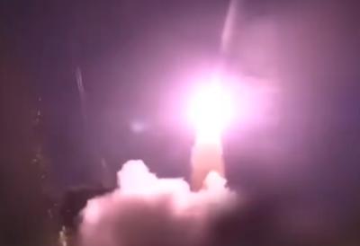 (FOTO) Iran uputio zastrašujuću poruku: Natpis na raketi znači samo jedno, odgovor stigao odmah po imenovanju novog naslednika Hamneia - Tramp preti ''Ako ne dobije naše odobrenje, neće dugo trajati''