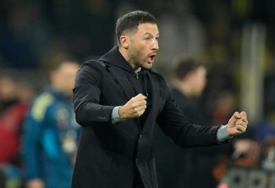 ZDRAVLJE OZBILJNO NARUŠENO: Bivši selektor fudbalske reprezentacije hitno prebačen u bolnicu - Zaradio tešku infekciju pluća!