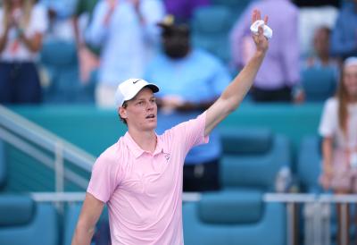 SINER BEZ MILOSTI: Italijan lako do polufinala u Majamiju