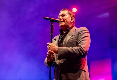 Spektakularna završnica 57. Praznika mimoze: Više od 10 000 posetilaca slavilo uz Acu Pejovića