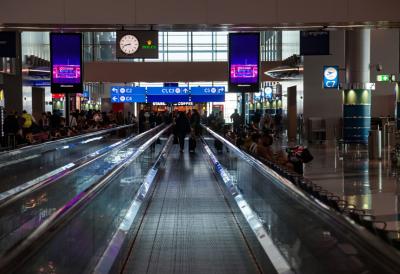 Dronovi pogodili aerodrom u Dubaiju, ima povređenih: Putnici dobili dramatične poruke, zavladala panika (FOTO/VIDEO)