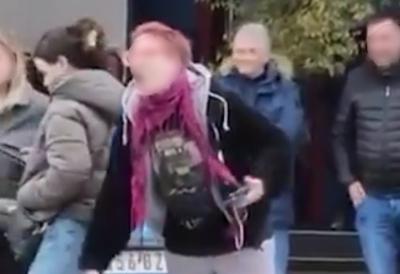 Nezapamćeno vređanje policije u Kuli: Blokaderka u vidno alkoholisanom stanju osula po policajcu najgore uvrede