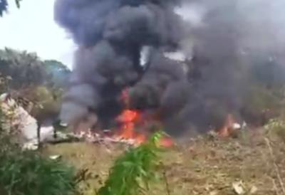 Letelica pala odmah po poletanju: Avion vojske Kolumbije se srušio kod granice, mrtvih na desetine - spasilačke ekipe u borbi za živote preživelih (VIDEO)