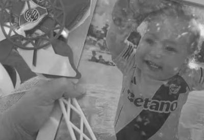 UŽASNA TRAGEDIJA: Dečak (1) se ugušio veštačkim noktom svoje majke koja se bavi manikirom