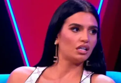 Drama u stanu poznate starlete: Bivši partner je navodno napao i sve demolirao - objavila potresne snimke (FOTO)