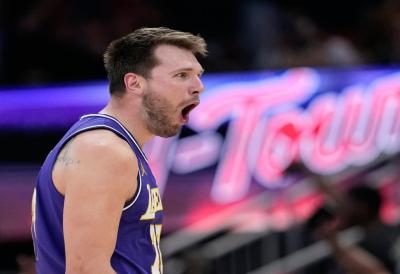 LUKA JE MAGIJA: Dončić izluđivao Hjuston u novoj pobedi Lejkersa (VIDEO)