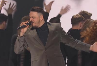 "Vezali su ga selotejp trakom i uz pretnju pištoljem i nožem...": Advokat Daniela Kajmakoskog detaljno opisao jezivu otmicu pevača