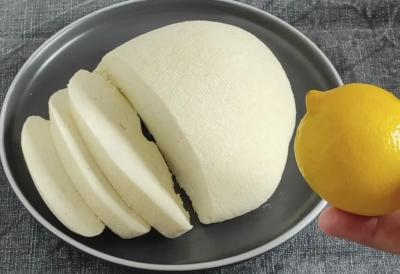 Napravite DOMAĆI SIR od samo 3 sastojka - zdrav, kremast i prirodan, može da ga jede cela porodica, čak i najmlađi, baš kao nekad kod bake