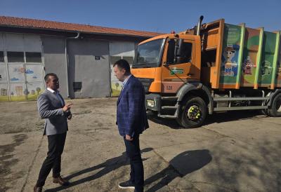 JKP "Gradska čistoća" Beograd doniralo vozilo JKP "Komunalac" Kula