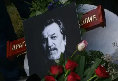 Održan desetogodišnji pomen legendarnom Draganu NIkoliću: Misterija na pomenu Dragana Nikolića: Svi pitali za venčanu kumu Milene i Gage - Seka Sablić se nije pojavila