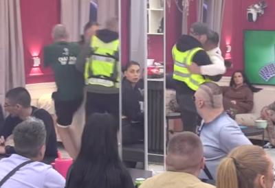 Brutalna tuča Asmina Durdžića i Bore Santane - obezbeđenje nije uspelo da ih razdvoji, leteli udarci u Beloj kući (VIDEO)