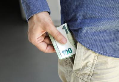 Čuvajte keš kod kuće: Banka savetuje najmanje 100 evra za slučaj krize ili rata