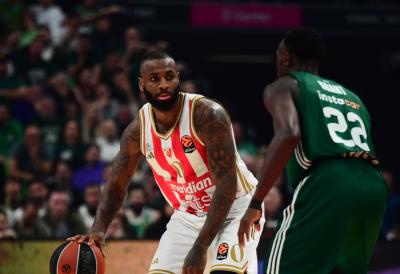 PROPUŠTA KLJUČAN DUEL ZA PLEJ-OF EVROLIGE: Amerikanac povredio ruku