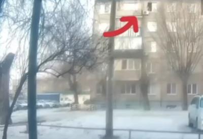 Neverovatno! Žena čistila klima uređaj, pa pala sa petog sprata - ljudi pritrčali u pomoć, ali usledio je šok (VIDEO)