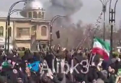 (VIDEO) Nepregledna masa uzvikuje 