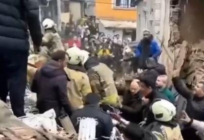 Horor u Istanbulu: Dve zgrade se srušile (VIDEO)