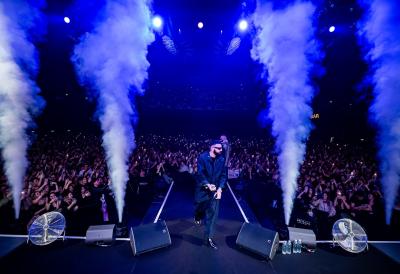 Armija fanova u Cirihu zaposela ulaze The Hall arene SEDAM SATI PRE koncerta Jale Brata i Bube Corellija - Preko 5-000 ljudi prisustvovalo spektaklu u produkciji i organizaciji SKYMUSIC