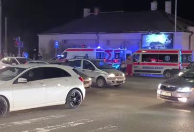 (VIDEO) Haos na ulicama Kragujevca: U nesreći učestvovala kola Hitne pomoći, sve vrvi od hitnih službi