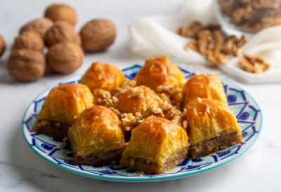 Brza lažna baklava koja se topi u ustima – spremite je za 30 minuta: Jeftina je i preukusna