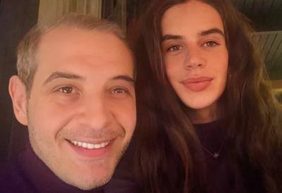 Zavela duplo starijeg kolegu: Naša glumica (32) podigla majicu, pa objavila sve javno - 