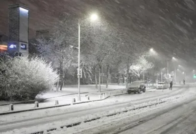Nevreme paralisalo delove Hrvatske: Sneg zatrpao kuće, ljudi ne mogu da izađu napolje - putevi neprohodni, borba sa mećavom ne prestaje