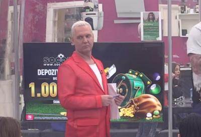 (FOTO) Scena u živom prenosu Elite 9 zgrozila javnost: Kamera slučajno snimila dvoje učesnika tokom emisije, radili gadnu stvar