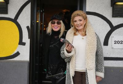 Zbog ove šokantne fotke iz prošlosti se Suzana Mančić nije javila Nadi Topčagić? Voditeljka i pevačica grme u toplesu