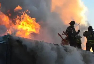 Veliki napad dronovima na Rusiju: Pogođena ključna ruska luka za izvoz nafte i škola, povređeno troje - aerodrom u Putinovom rodnom gradu u haosu (VIDEO)