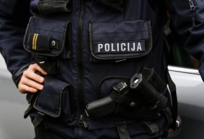 Osumnjičeni za ubistvo majke i bake nasrnuo i na policajce: Ima povređenih, novi potresni detalji dvostrukog femicida - jedno od tela pronađeno na jezivom mestu