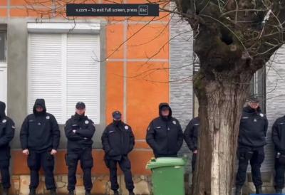 (VIDEO) ''Ko ste vi da upadate ljudima u njihove kuće?!'', Brnabić oštro odgovorila: Blokaderi objavili snimak policije u Kuli, zaboravili na sva prethodna nasilja