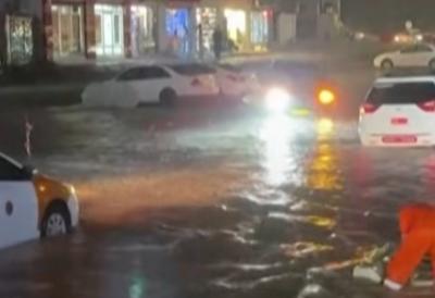 (FOTO/VIDEO) Stravične poplave odnele najmanje četiri života: Za nestalima se traga, spasilačke ekipe hitno evakuisale građane - dramatični prizori sa lica mesta