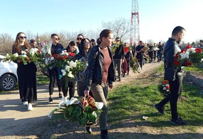 Ovog pevača na sahrani Dragana Lazića mnogi nisu prepoznali: Nekad su ga svi obožavali, i na sceni i u rijalitiju