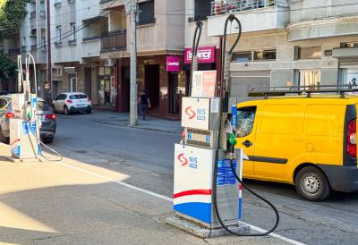 Haos i neverica na pumpama: Cene se menjaju iz sata u sat, derivata je sve manje - sutra već bi cena mogla da poraste još više