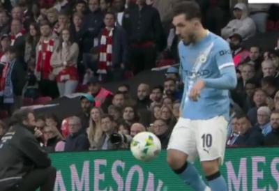 VEOMA PONIŽAVAJUĆE: Šerki se "šalio" sa Arsenalom! Potezom tokom meča izazvao gnev Tobdžija (VIDEO)