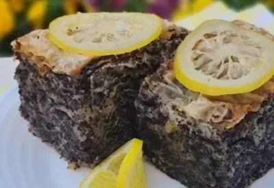 TURSKA SANDOKAN PITA SA MAKOM: Sočna kao duša, preliva se vrućim sirupom i topi u ustima - starinski recept koji svi traže