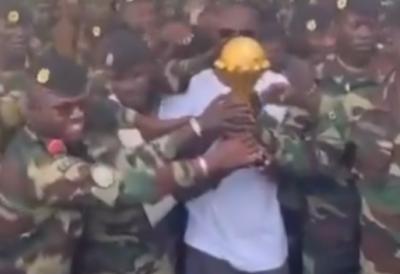 DRAMA DOBILA NOVI ČIN! Senegal trofej odneo u VOJNU BAZU, ne daju ga Marokancima (VIDEO)