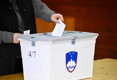 Zatvorena birališta u Sloveniji, izlazne ankete: Golob prvi, Janša na drugom mestu